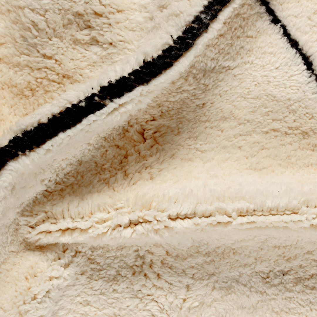 Amalu - Handmade Moroccan Berber Beni Ourain : 1.5x2.5 ft | 45x75 cm Moroccan Wool