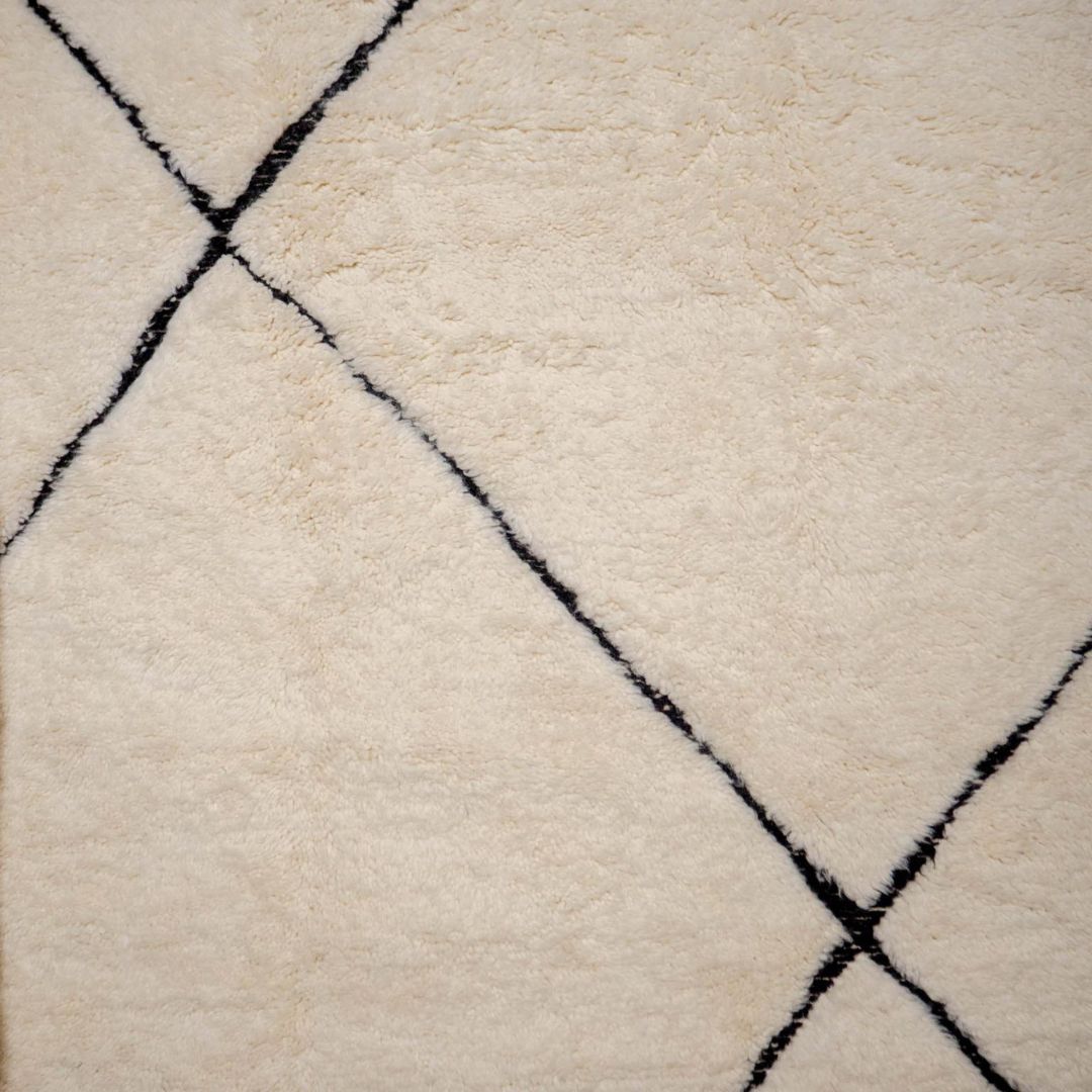 Amalu - Handmade Moroccan Berber Beni Ourain : 1.5x2.5 ft | 45x75 cm Moroccan Wool