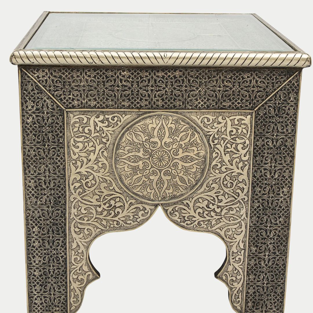 طاولة جانبية مغربية مصنوعة يدويًا من عرق اللؤلؤ: زمان