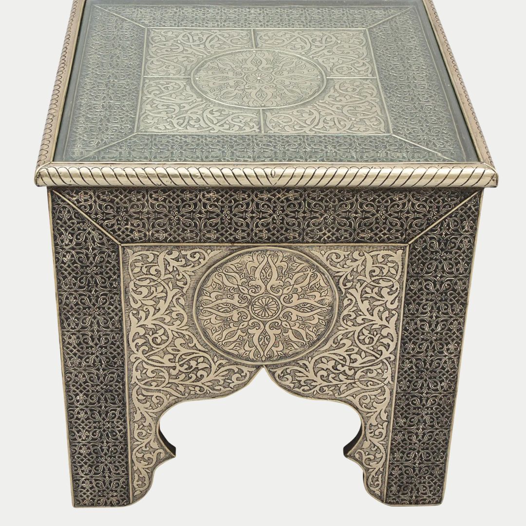 طاولة جانبية مغربية مصنوعة يدويًا من عرق اللؤلؤ: زمان